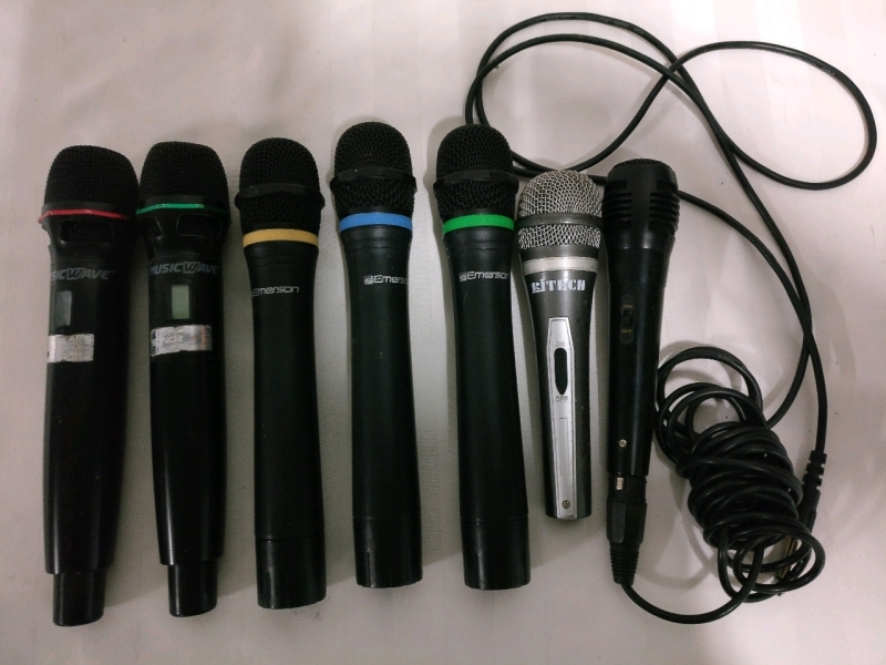 7 Microphones - 5 Are Wireless