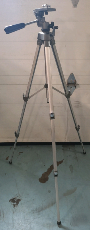 Diamond Tripod - Metal