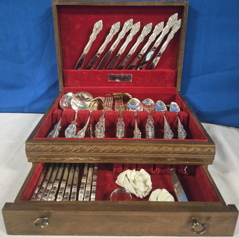 30+Pcs | Oneida Community Cutlery Set In A 2 Tier Wooden Chest With Drawer * Missing Hinge * | Set Includes Knives Forks Spoons & More