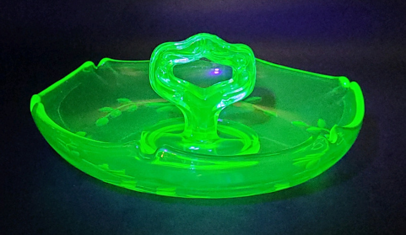 Vintage Uranium Depression Glass Dish w/Center Handle . Measures 5.5" diameter . No chips or cracks