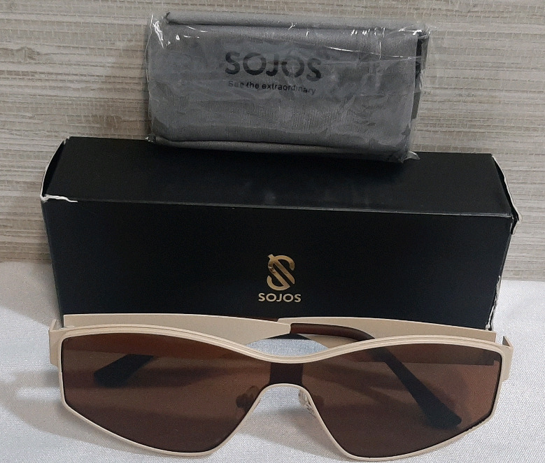 New Sojos Cream Color Sunglasses w/ Fabric Cloth