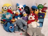 14 Plushes Disney Mickey, Donald, Daisy & Pluto + M&M's Candy Dispenser