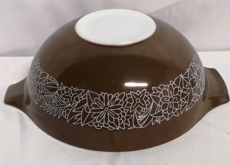 Vintage Pyrex Mixing Bowl Brown Woodland - 10.25" Diameter & 4.25" Deep