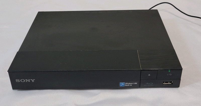 Sony BDP-BX350 Blu-Ray Disc / DVD Player with Wireless LAN Built-In , No Remote . Tested Powers Up , Not Tested Beyond Power Up