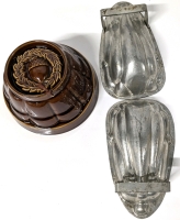 Williams Sonoma Ceramic Wreathed Acorn Mold (6.25" Diameter x 3.7" Tall) & 2 Vintage Aluminum Roast Turkey-Shaped Molds (7.5" x 4.5")