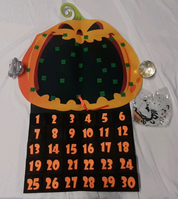 New Fabric Halloween Advent Calendar w/ Velcro Pieces to Stick on 15+ pcs - 34" X 23"