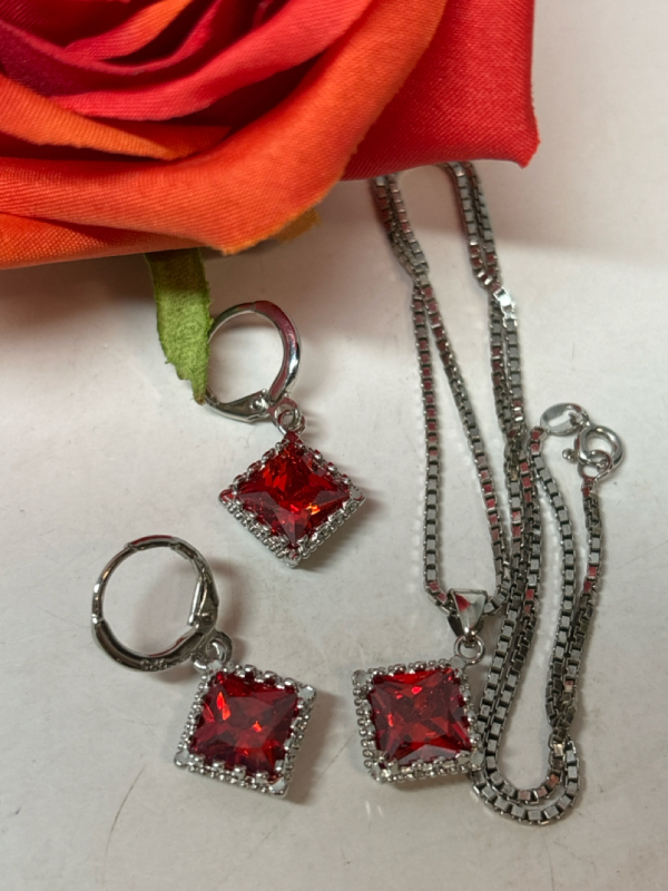 925 Sterling Silver Pendant Earrings Set Box Chain Red Stone