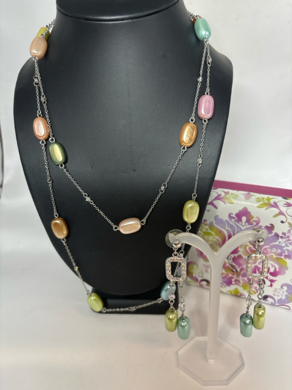 Beautiful Opaque Pastel Link Necklace Pierced Earrings Set