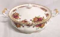 Large Royal Albert Old Country Roses Gold Edge Covered Vegetable Bowl - 9" Diameter