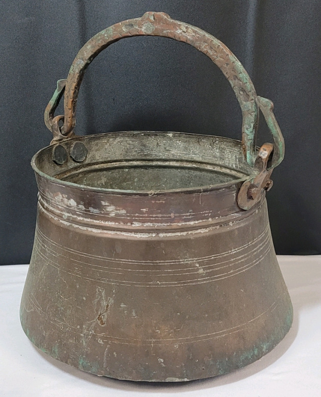 Vintage Handmade Copper & Brass Cauldron with Handle . Measures 7 1/4" tall & 11" diameter