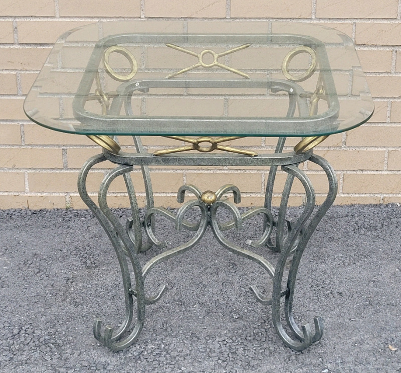 Modern Home Decor Glass & Metal End Table . Measures 21.5" tall & 26"&times;26"