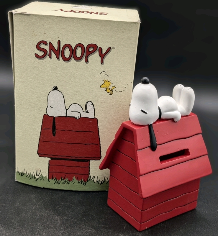Snoopy x FOSSIL Limited Edition Peanuts Collectable Resin Coin Bank | 4.2" Tall