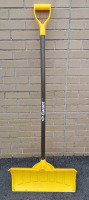 Garant Show Shovel with Metal Edge 56" Tall