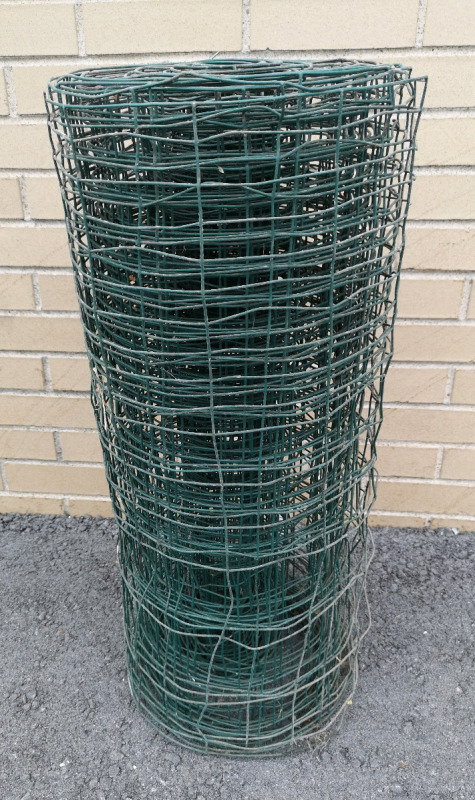 Roll of Wire Fencing 28" Wide & 12" Diameter