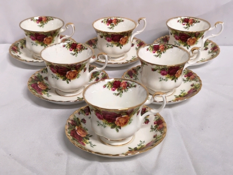 6 Royal Albert Old Country Roses Teacups & Saucers