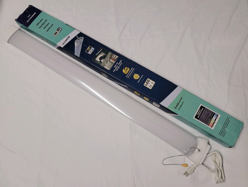New - 44" LED Shop Light with Pull Chain & 5ft Cord . Tested Working
