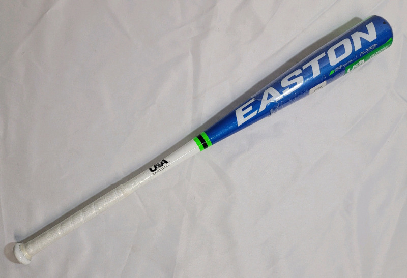 New - Easton Aux50 One-Piece Alloy 30"×2 5/8" Baseball Bat , Blue/White . Retail $100 . Scuff marks on nub of bat