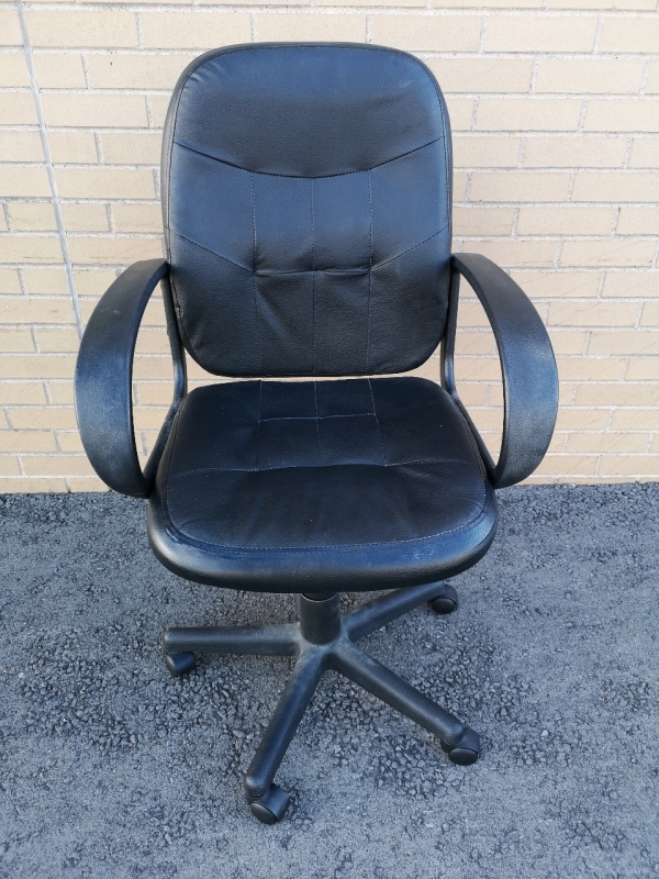 Swivel Office Chair on Castors - Height Adjustable