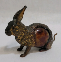 Antique Brass & Celluloid Rabbit / Hare Novelty Tape Measure , Tail Used to wind tape back up . 100cm tape , missing the first 8 1/2cm . Part of Celluloid missing . Measures 2.5"×1 7/8"