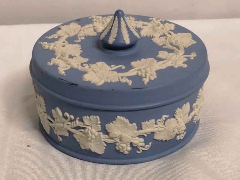 Wedgewood Trinket Box - 4.75" Diameter & 3.5" Tall