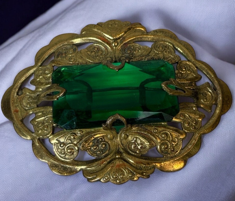 Beautiful Vintage Czech Faceted Emerald Glass Brass Filigree Brooch