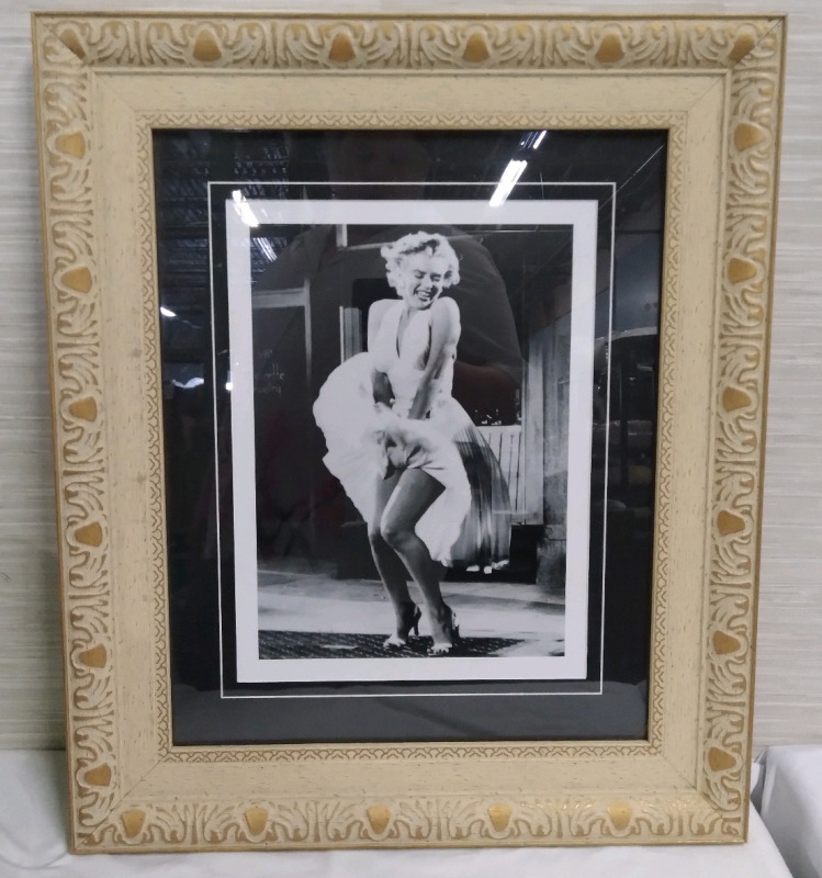 22x25" Marilyn Monroe Iconic Photo Framed Print