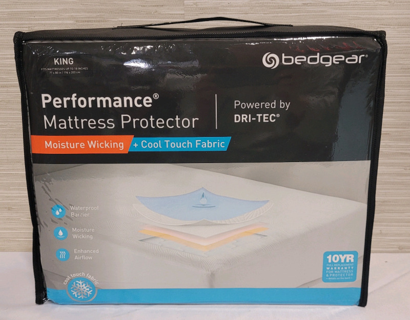 New - Bedgear Performance Mattress Protector , Moisture Wicking + Cool Touch Fabric . King Size (77"×80") fits Mattresses upto 18"