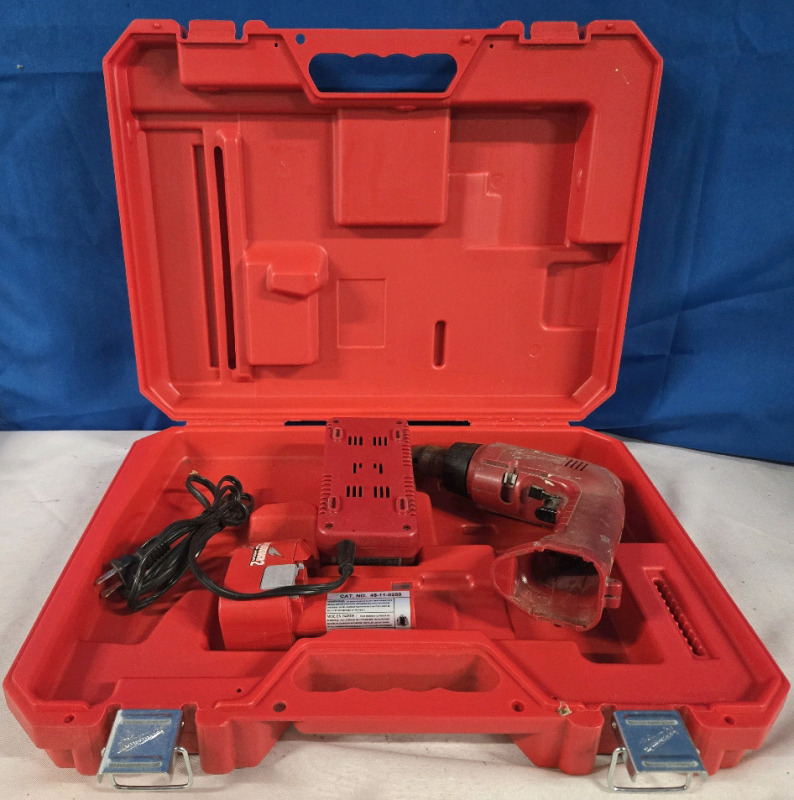 Milwaukee | Hi-Torque Drill With Charger & Battery | + Milwaukee Heavy Duty Carry Case 19.5" x 14.5" x 4.5" * Tested & Working