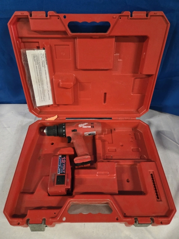 Milwaukee | 12V ⅜" Driver / Drill Battery Included * No Charger * | + Milwaukee Heavy Duty Carry Case