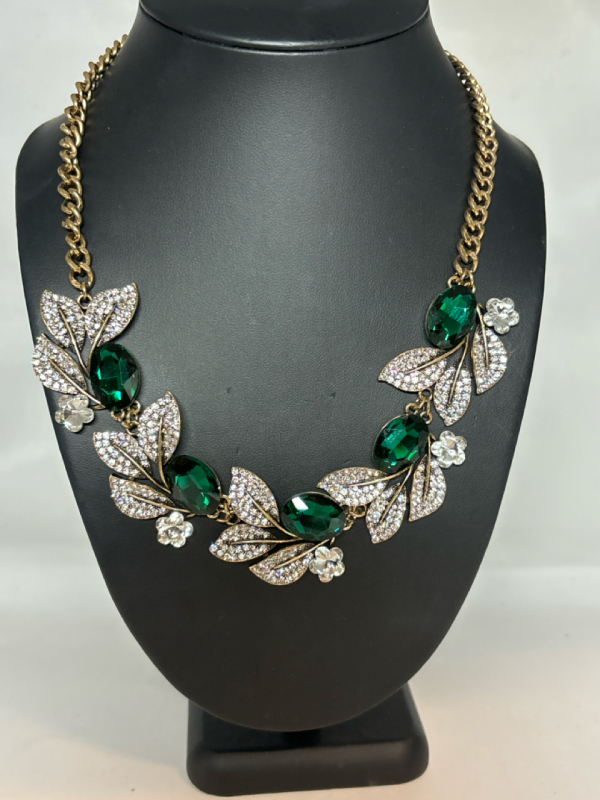 Elegant Rhinestone and Green Cab Necklace Striking Design