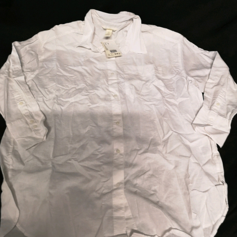 New H&M Ladies sz Medium Button Down Shirt