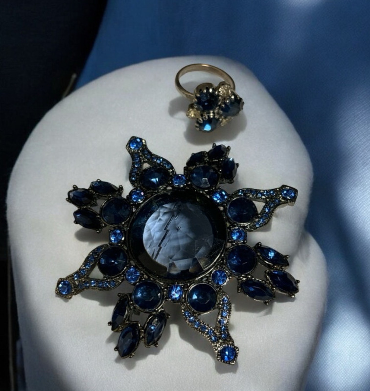 Statement Vintage Transparent Blue Rhinestone Cabochon Brooch Rhinestone Blue Ring