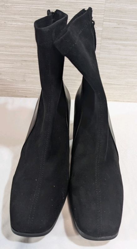 Zelaprox Suede Chelsea Ankle Boots - Women's Sz 6 - Light Usage Marks on Soles
