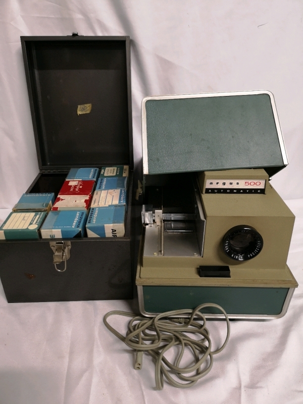 Argus 500 Automatic Slide Projector - Working with Slide Magazines