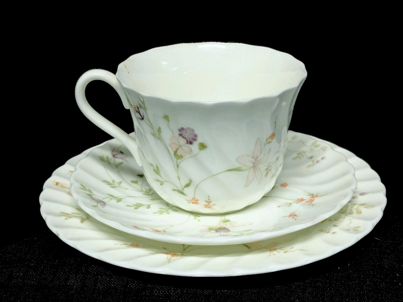 Lovely Wedgwood Campion 3-Piece Cup, Saucer & Sandwich Plate