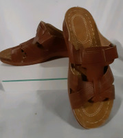 NEW Comfort Wear Sandals Size 9