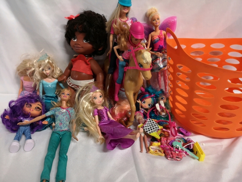 Barbie, Elisa, Moana Dolls+++ with Storage Basket