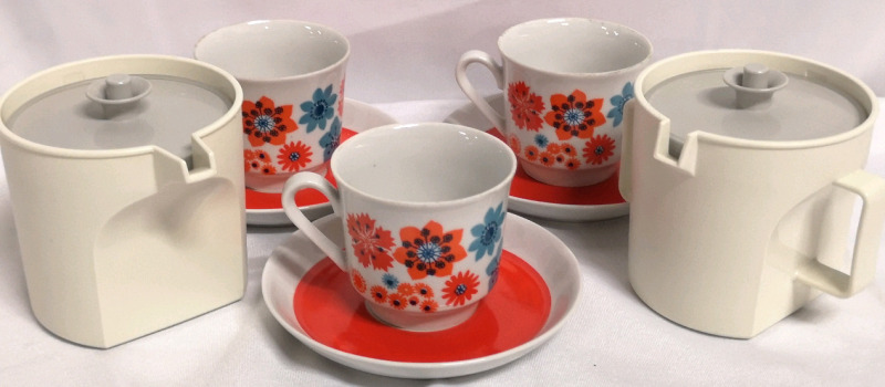 3 Kahla Teacups & Saucers + 2x Tupperware Lidded Cups