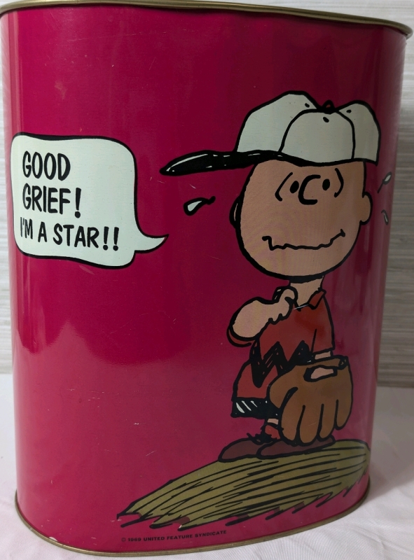 Vintage 1969 Peanuts, Charlie Brown, Snoopy, Cheinco Metal Trash Can, Schulz