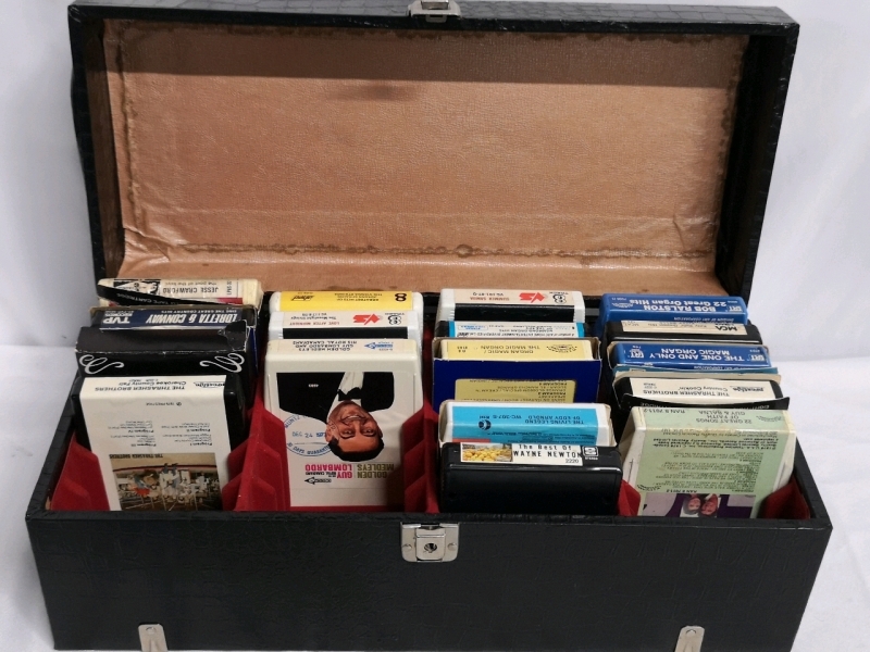 17 (Seventeen) 8-Track Tapes with Case - Wayne Newton +++