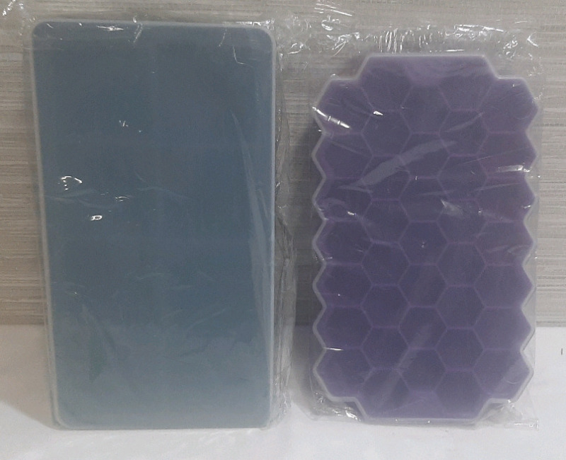 New 2pc Plastic Flexible Ice Trays