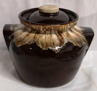 Roseville Pottery USA RRPCO Pot - 7" Tall & 8.5" Wide