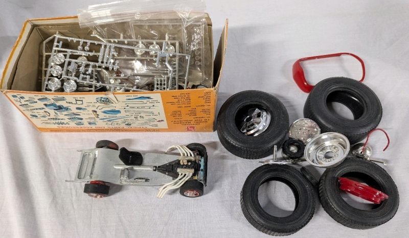 Variety of Vintage Model Pieces. Several Different Sets Appear To Be Present. Unable to Confirm If A Full Set Is Present.