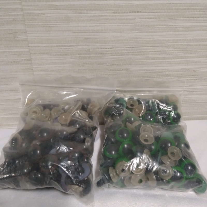 30+ Buttons for Dolls Screws