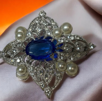 Vintage Signed Brooch Blue Central Stone Sparkling Rhinestones