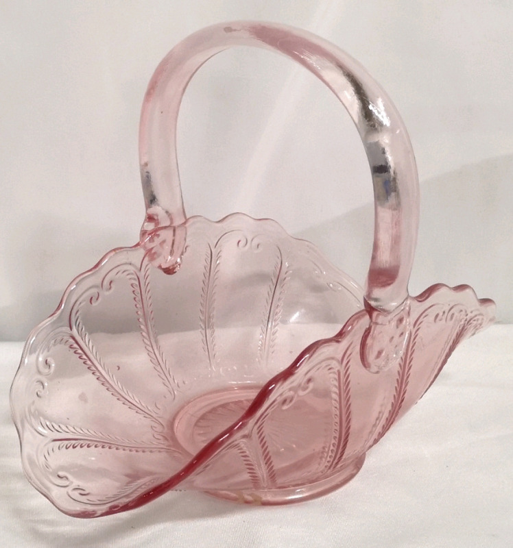 Pink Glass L.E Smith Victoria Feather Flower/Fruit Basket w/ Handle - 10" Long & 8" Tall