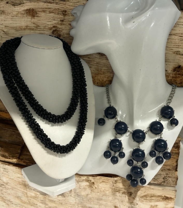 Black Chunky Glass Seed Bead Necklace Fabulous Black Cab Modern Drop Necklace