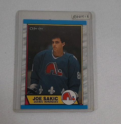 1989/90 O-Pee-Chee NHL Hockey Joe Sakic #113 Rookie Card in Protective Toploader