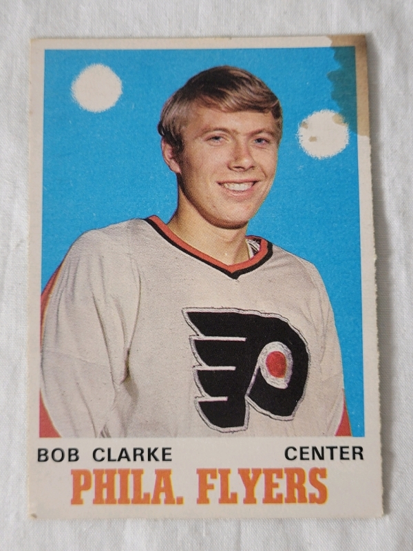 1970 - 71 O Pee Chee NHL Hockey Bobby Clarke #195 Rookie Card . Stain mark top right corner