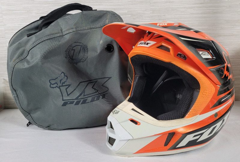 FOX V2 Product Class MH MotorCross Helmet , DOT Certified . Size Small 6 5/8 - 6 7/8 . Also Includes Storage Bag